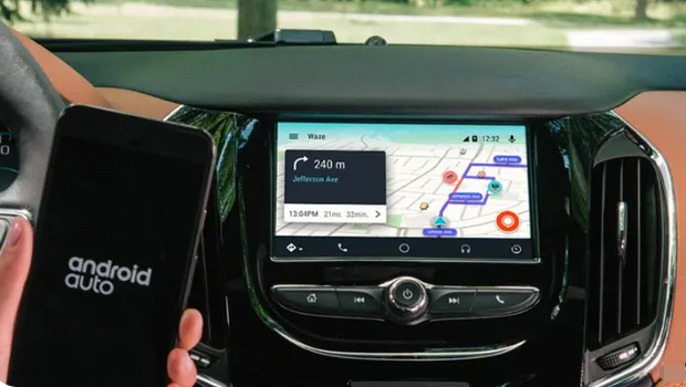 main Spotify dalam kereta melalui Android Auto